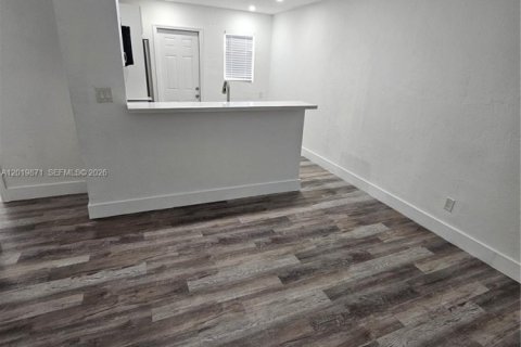 Снять в аренду квартиру в Холливуд, Флорида 2 спальни, 127.28м2, № 2085686 - фото 11