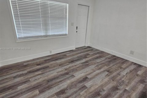Снять в аренду квартиру в Холливуд, Флорида 2 спальни, 127.28м2, № 2085686 - фото 9