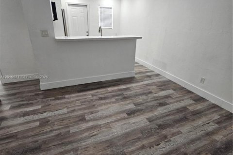 Снять в аренду квартиру в Холливуд, Флорида 2 спальни, 127.28м2, № 2085686 - фото 19