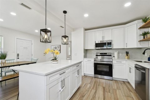 Casa en venta en Saint Petersburg, Florida, 4 dormitorios, 139.35 m2 № 1819393 - foto 5