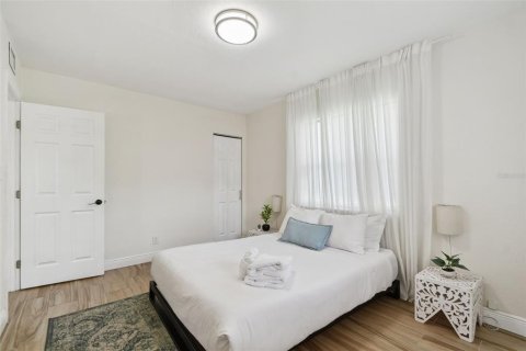 Casa en venta en Saint Petersburg, Florida, 4 dormitorios, 139.35 m2 № 1819393 - foto 9