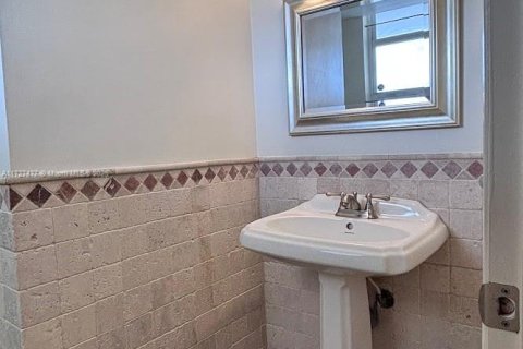 Condo in Miami, Florida, 1 bedroom  № 1935213 - photo 10