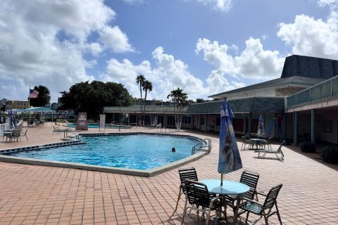 Condo in Miami, Florida, 1 bedroom  № 1935213 - photo 28