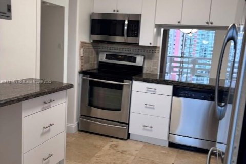 Condo in Miami, Florida, 1 bedroom  № 1935213 - photo 14