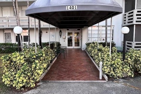 Condo in Miami, Florida, 1 bedroom  № 1935213 - photo 3