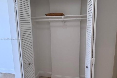 Condo in Miami, Florida, 1 bedroom  № 1935213 - photo 22