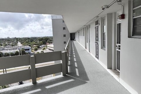 Condo in Miami, Florida, 1 bedroom  № 1935213 - photo 6