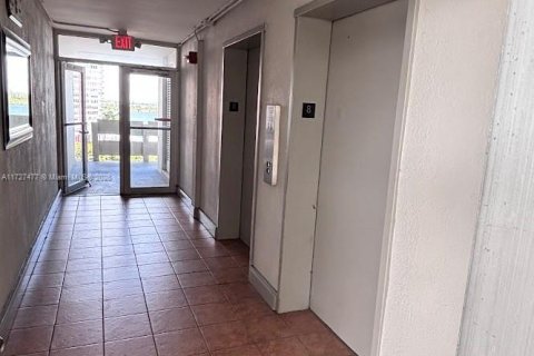 Condo in Miami, Florida, 1 bedroom  № 1935213 - photo 5