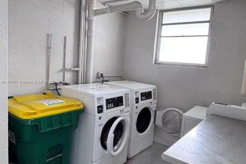 Condo in Miami, Florida, 1 bedroom  № 1935213 - photo 26