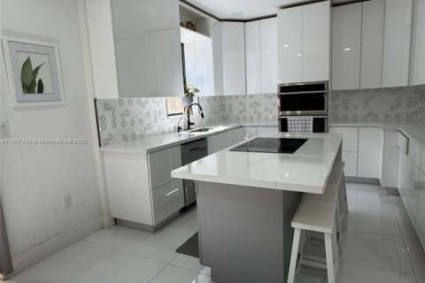 Touwnhouse à vendre à Homestead, Floride: 3 chambres, 158.49 m2 № 2017175 - photo 11