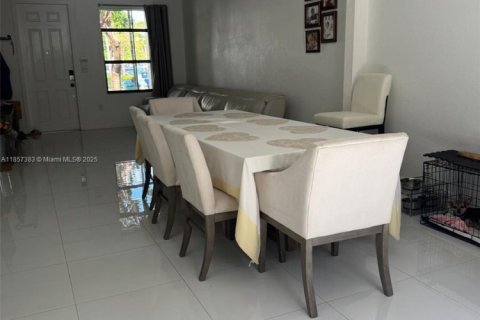 Touwnhouse à vendre à Homestead, Floride: 3 chambres, 158.49 m2 № 2017175 - photo 6