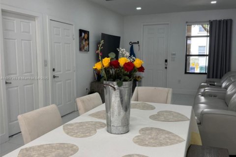 Touwnhouse à vendre à Homestead, Floride: 3 chambres, 158.49 m2 № 2017175 - photo 7