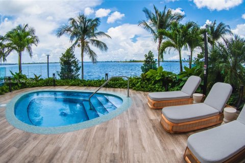 Copropriété à louer à Miami, Floride: 6 chambres, 234.11 m2 № 1888071 - photo 3