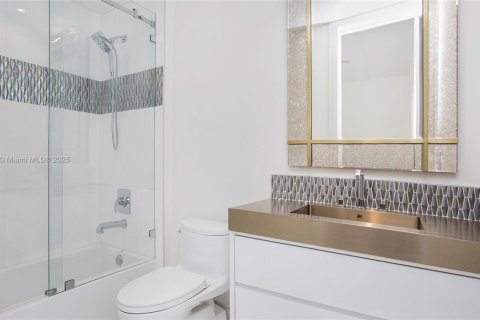 House in Naples, Florida 4 bedrooms № 1878596 - photo 26