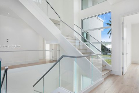 House in Naples, Florida 4 bedrooms № 1878596 - photo 5
