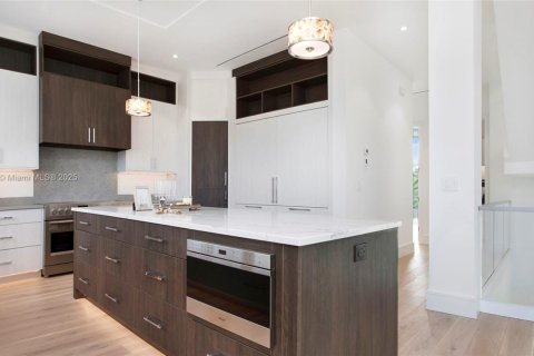 House in Naples, Florida 4 bedrooms № 1878596 - photo 11
