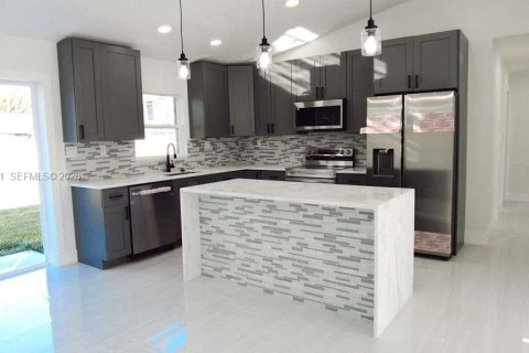 Купить виллу или дом в Себринг, Флорида 4 спальни, № 2007883 - фото 6