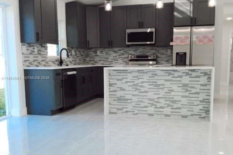 Купить виллу или дом в Себринг, Флорида 4 спальни, № 2007883 - фото 4