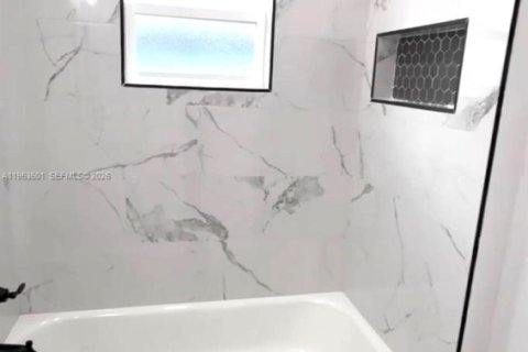 Купить виллу или дом в Себринг, Флорида 4 спальни, № 2007883 - фото 12