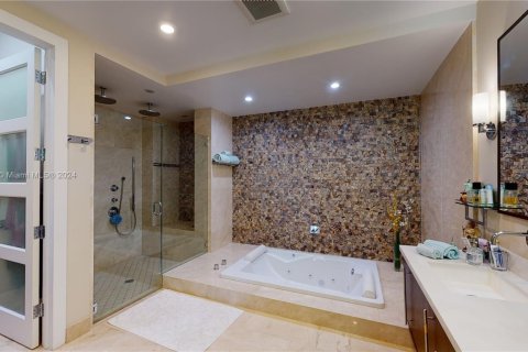 House in Hollywood, Florida 4 bedrooms, 365.29 sq.m. № 1694856 - photo 27