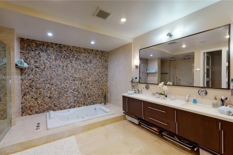 House in Hollywood, Florida 4 bedrooms, 365.29 sq.m. № 1694856 - photo 26