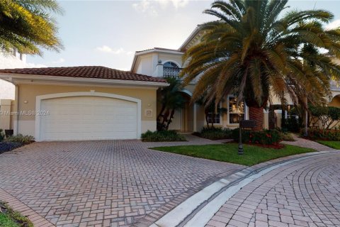 House in Hollywood, Florida 4 bedrooms, 365.29 sq.m. № 1694856 - photo 2