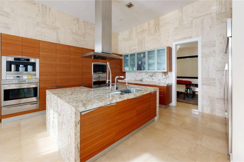 House in Hollywood, Florida 4 bedrooms, 365.29 sq.m. № 1694856 - photo 20