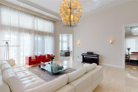 House in Hollywood, Florida 4 bedrooms, 365.29 sq.m. № 1694856 - photo 12