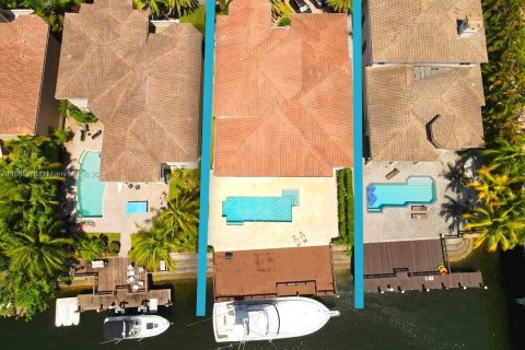 House in Hollywood, Florida 4 bedrooms, 365.29 sq.m. № 1694856 - photo 5