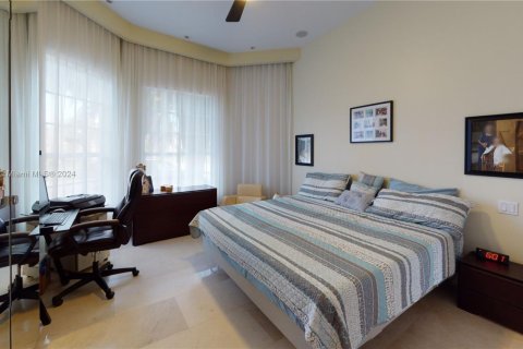 House in Hollywood, Florida 4 bedrooms, 365.29 sq.m. № 1694856 - photo 28