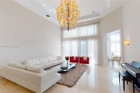 House in Hollywood, Florida 4 bedrooms, 365.29 sq.m. № 1694856 - photo 11