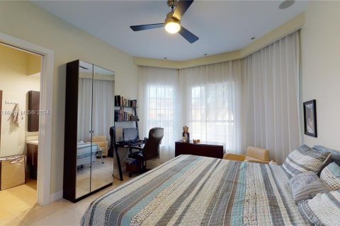House in Hollywood, Florida 4 bedrooms, 365.29 sq.m. № 1694856 - photo 29