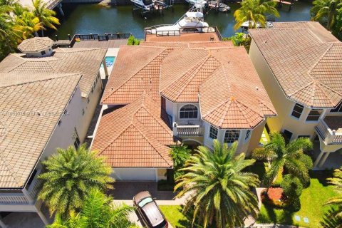 House in Hollywood, Florida 4 bedrooms, 365.29 sq.m. № 1694856 - photo 8