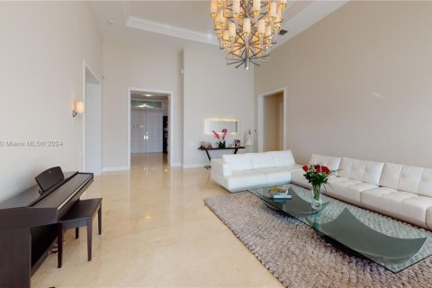 House in Hollywood, Florida 4 bedrooms, 365.29 sq.m. № 1694856 - photo 14