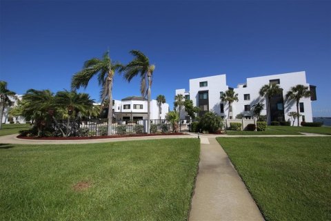 Condo in Englewood, Florida, 2 bedrooms  № 1192405 - photo 28