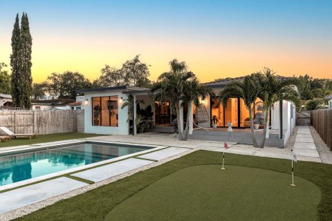 House in Miami, Florida 4 bedrooms, 218.88 sq.m. № 1765040 - photo 2