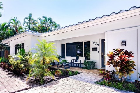 Casa en alquiler en Fort Lauderdale, Florida, 4 dormitorios, 201.6 m2 № 1942354 - foto 16