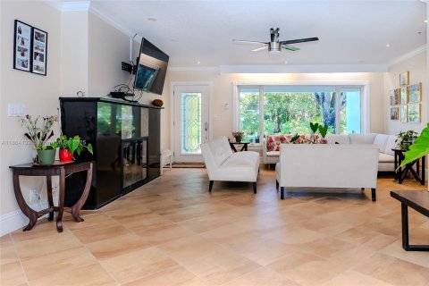Casa en alquiler en Fort Lauderdale, Florida, 4 dormitorios, 201.6 m2 № 1942354 - foto 5