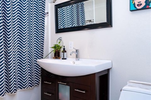 Casa en alquiler en Fort Lauderdale, Florida, 4 dormitorios, 201.6 m2 № 1942354 - foto 15