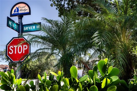 Casa en alquiler en Fort Lauderdale, Florida, 4 dormitorios, 201.6 m2 № 1942354 - foto 21