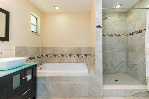 Casa en alquiler en Fort Lauderdale, Florida, 4 dormitorios, 201.6 m2 № 1942354 - foto 24