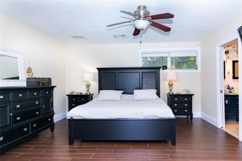 Casa en alquiler en Fort Lauderdale, Florida, 4 dormitorios, 201.6 m2 № 1942354 - foto 11