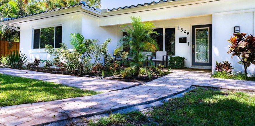 Casa en Fort Lauderdale, Florida 4 dormitorios, 201.6 m2 № 1942354