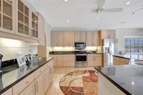 House in Pembroke Pines, Florida 3 bedrooms, 237.37 sq.m. № 1790961 - photo 22