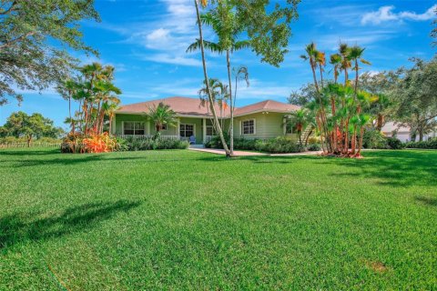 House in Pembroke Pines, Florida 3 bedrooms, 237.37 sq.m. № 1790961 - photo 2
