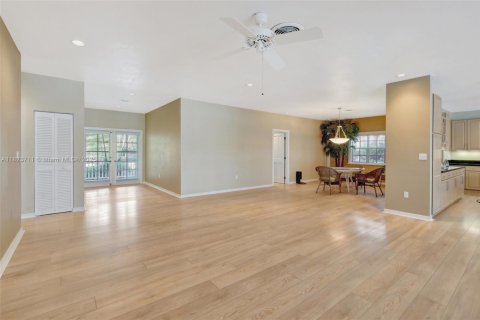 House in Pembroke Pines, Florida 3 bedrooms, 237.37 sq.m. № 1790961 - photo 17