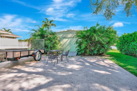 House in Pembroke Pines, Florida 3 bedrooms, 237.37 sq.m. № 1790961 - photo 6