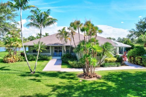 House in Pembroke Pines, Florida 3 bedrooms, 237.37 sq.m. № 1790961 - photo 1