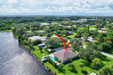 House in Pembroke Pines, Florida 3 bedrooms, 237.37 sq.m. № 1790961 - photo 8