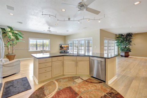 House in Pembroke Pines, Florida 3 bedrooms, 237.37 sq.m. № 1790961 - photo 20